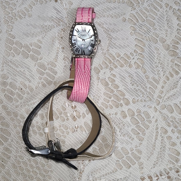 Prestige Watch with 3 Interchangeable Bands - Picture 2 of 4